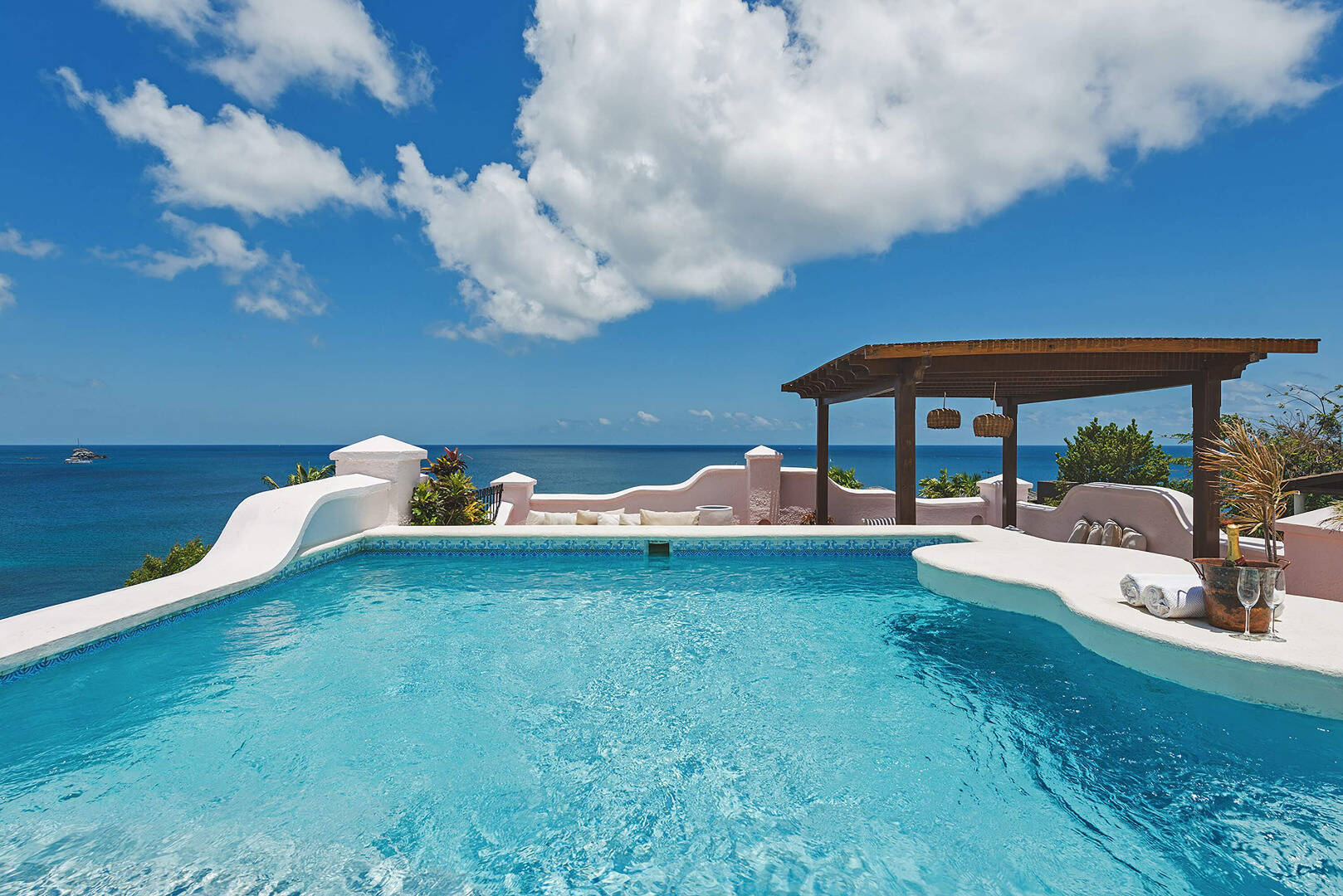 Oceanview Suite with Pool and Rooftop Terrace