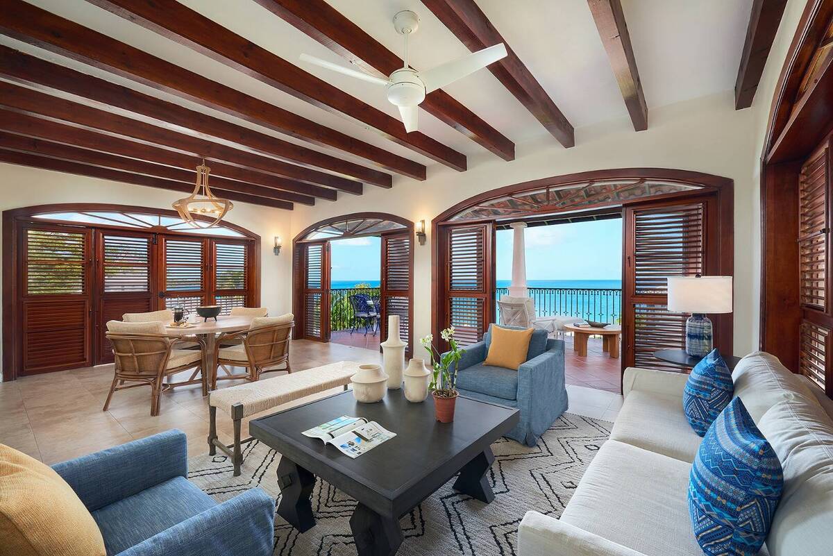 Two Bedroom Oceanview Villa with Pool and Rooftop Terrace