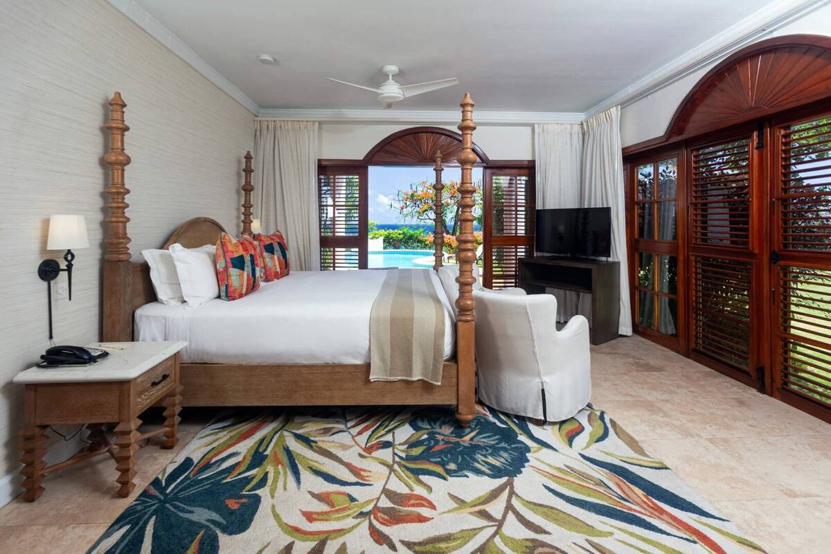 Three Bedroom Oceanview Villa with Pool