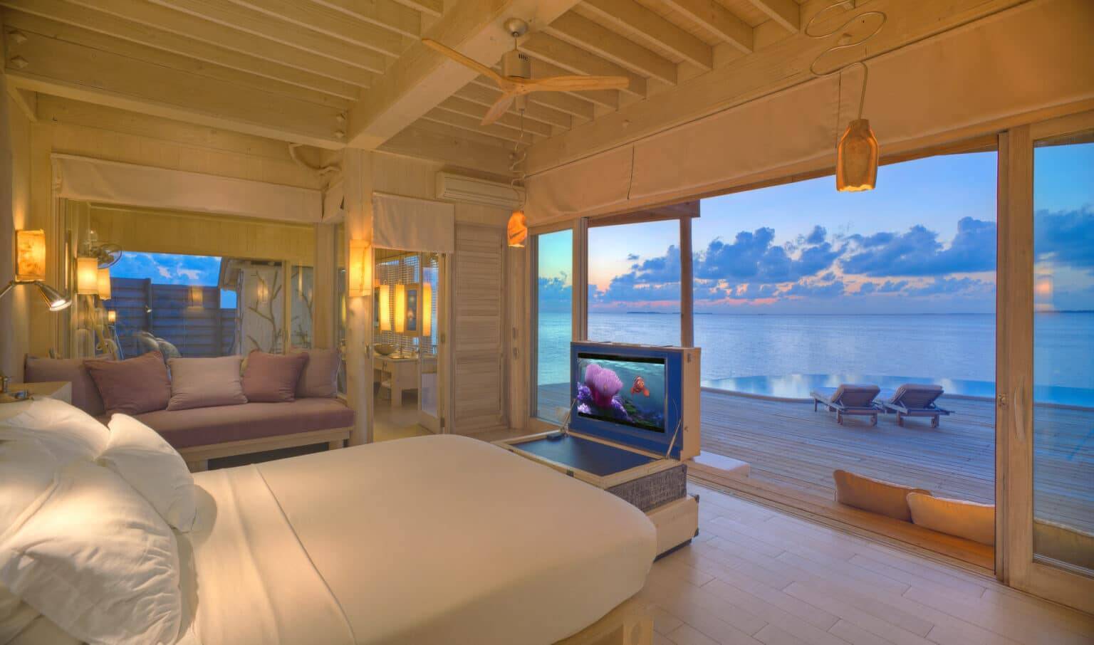 FOUR BEDROOM SUNSET WATER RESERVE WITH SLIDE (VILA 105)